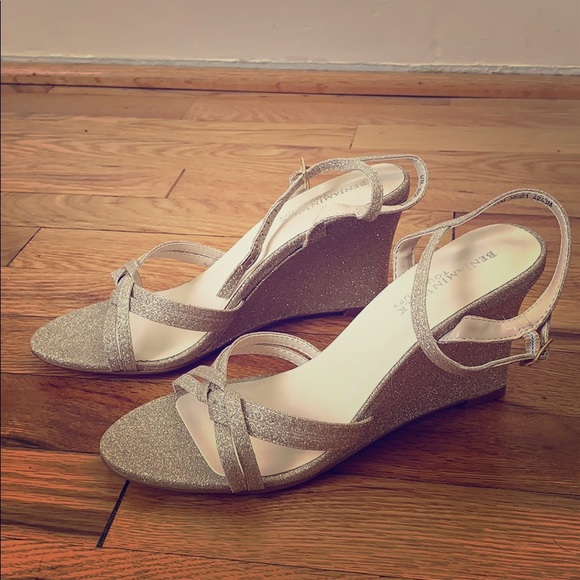 Shoes - Champagne wedges